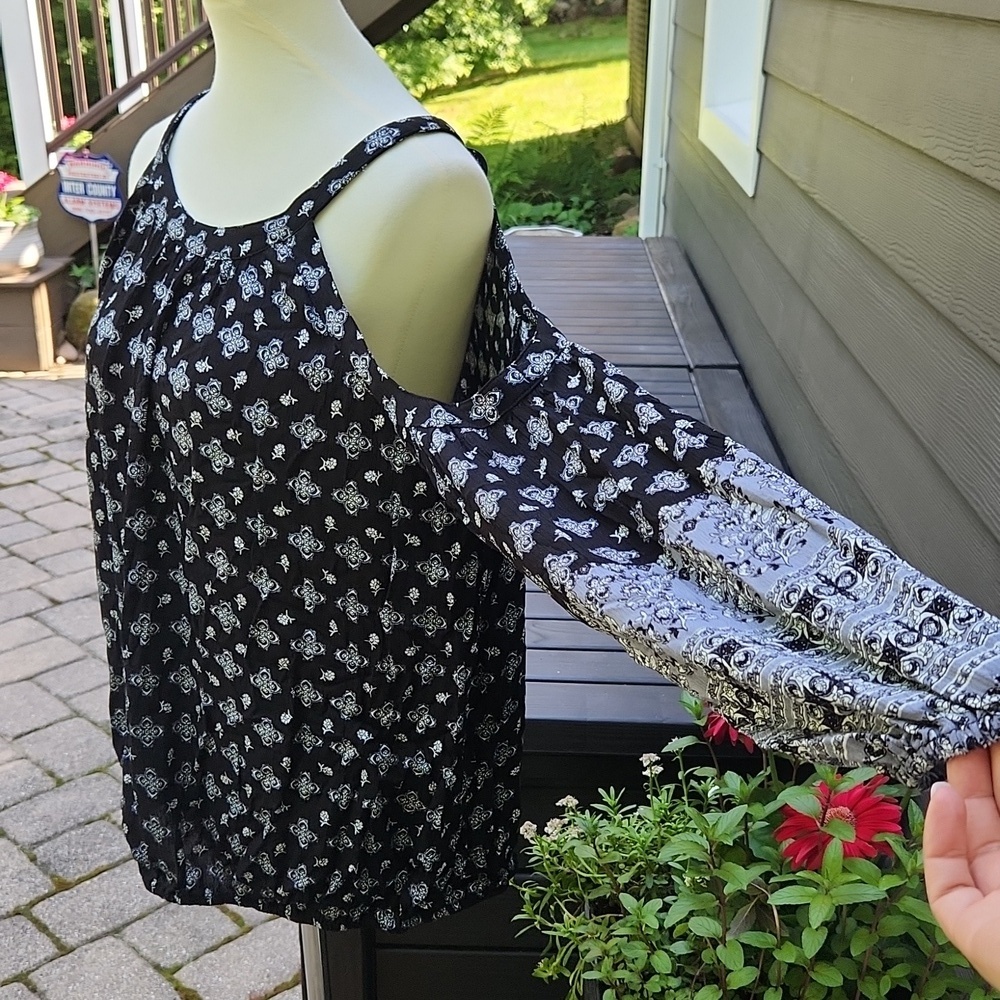 NWOT Mossimo Top - Picture 4 of 8